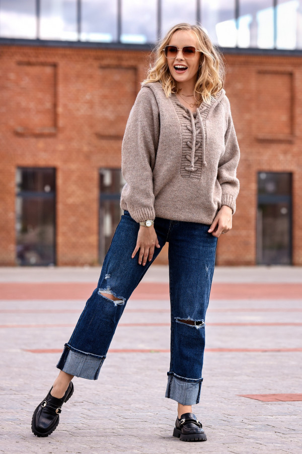 Sweter oversize ze sznurowaniem Vera Latte 1