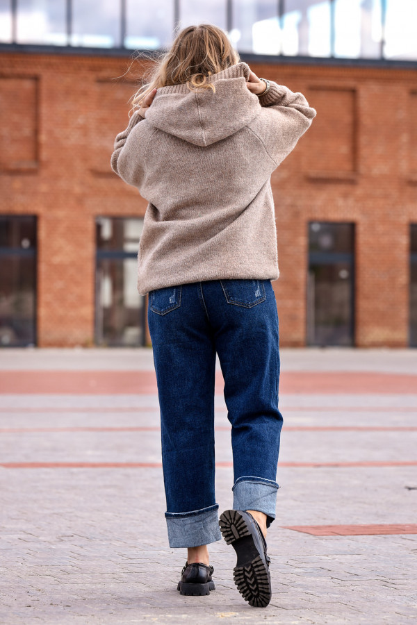 Sweter oversize ze sznurowaniem Vera Latte 2