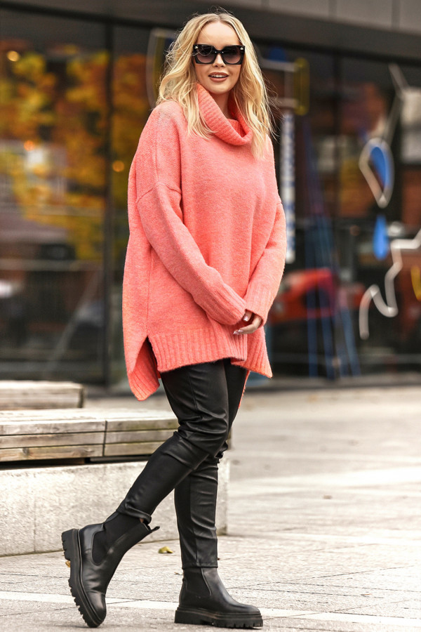 Sweter oversize golfem Anna Koral 2