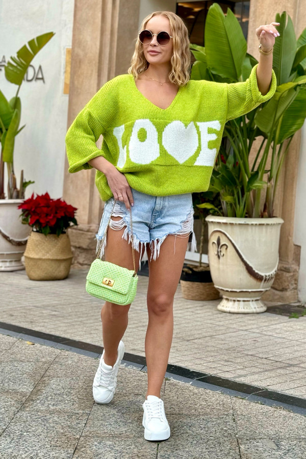 Sweter z napisem Love limonkowo-ecru 2