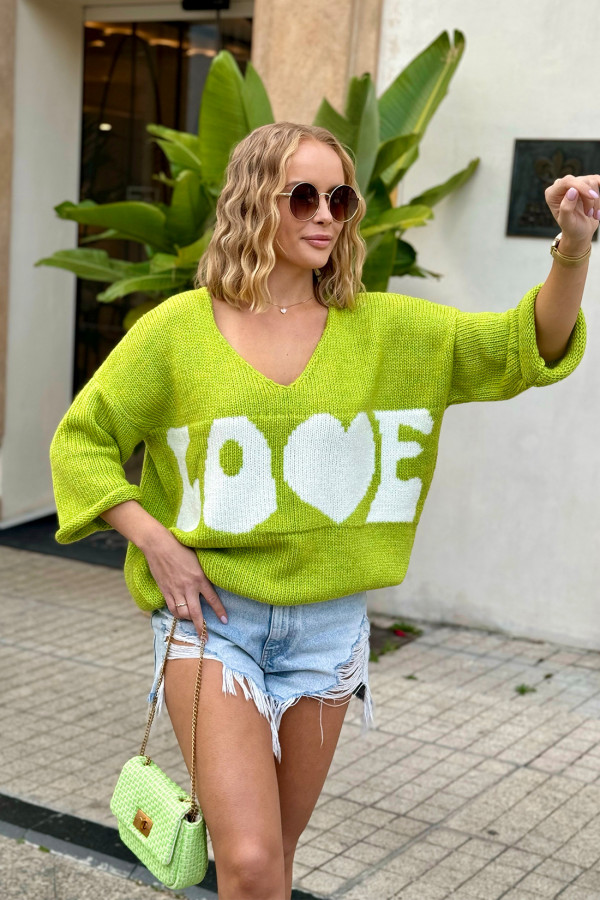 Sweter z napisem Love limonkowo-ecru 1