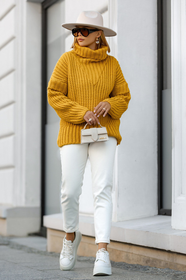 Sweter oversize z golfem Rosso Musztarda 1